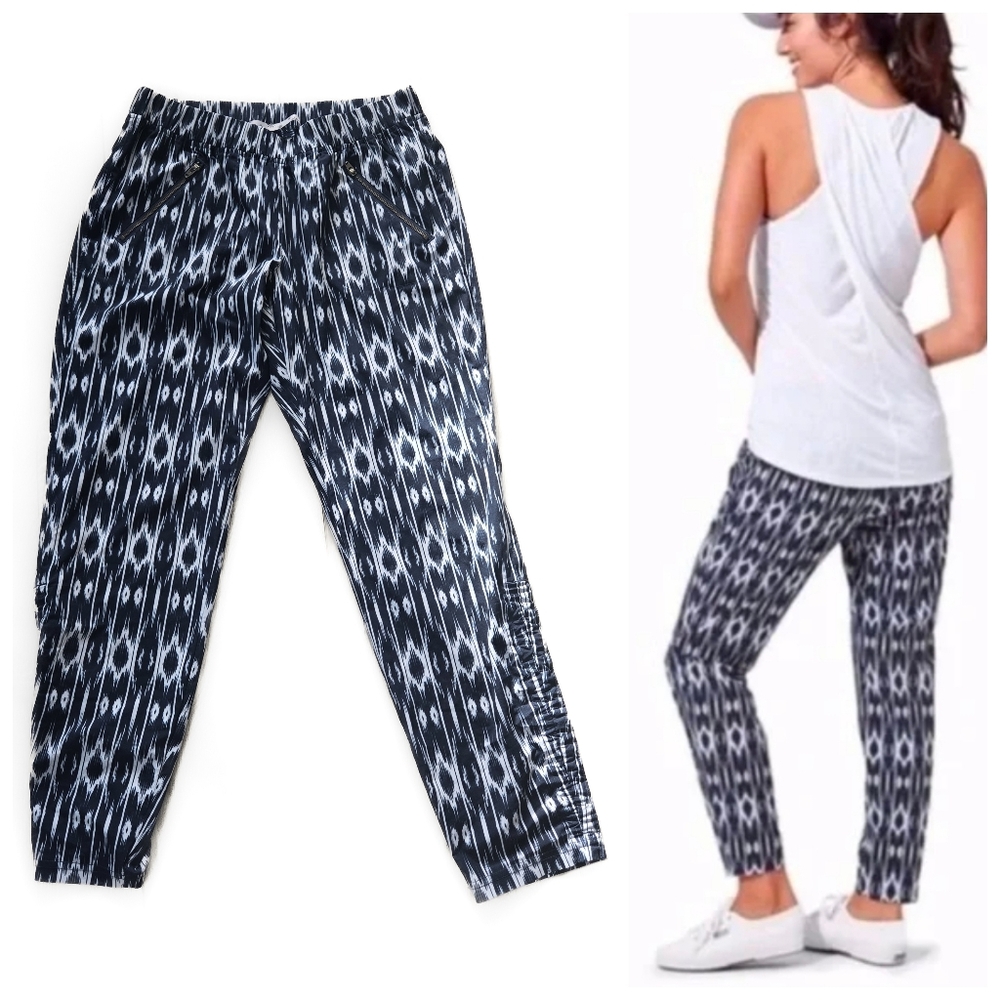 🔥 (5for$35) Athleta Women's Navy Blue and White Patterned Joggers Size 6